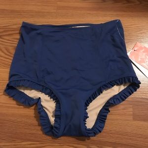 Ruffled bottom. NWT